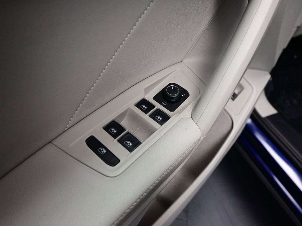 Used 2024 Volkswagen Tiguan SE image 10