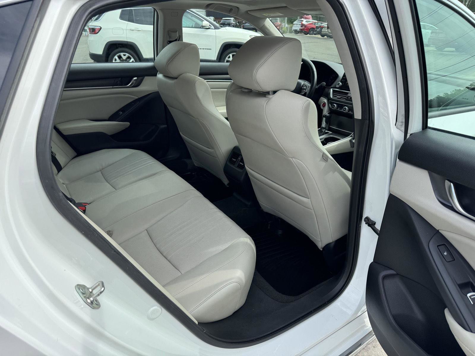 Used 2018 Honda Accord Touring image 15