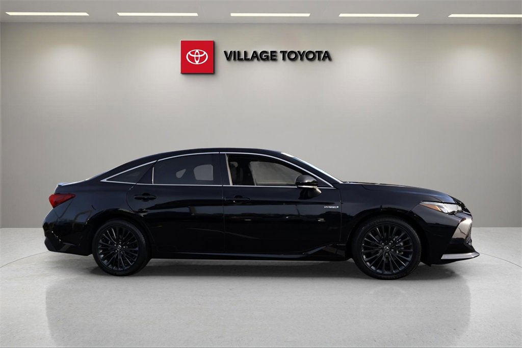 Certified 2019 Toyota Avalon XSE image 3