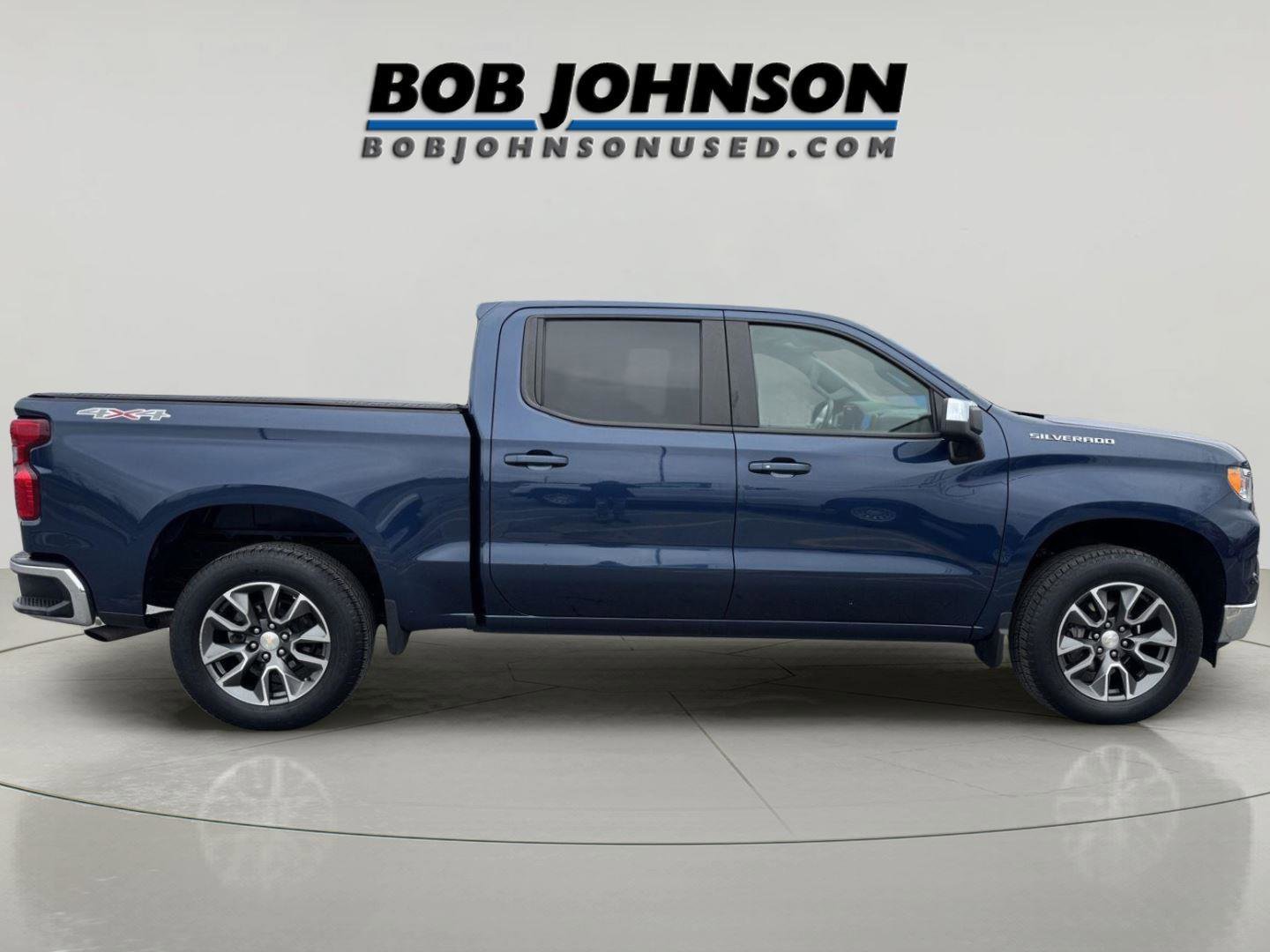 Used 2022 Chevrolet Silverado 1500 LT AWD/4WD image 2