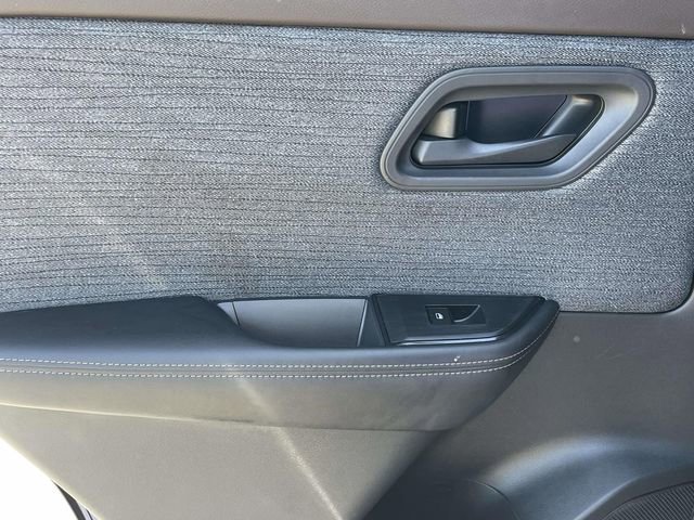 Used 2021 Nissan Rogue S FWD image 19