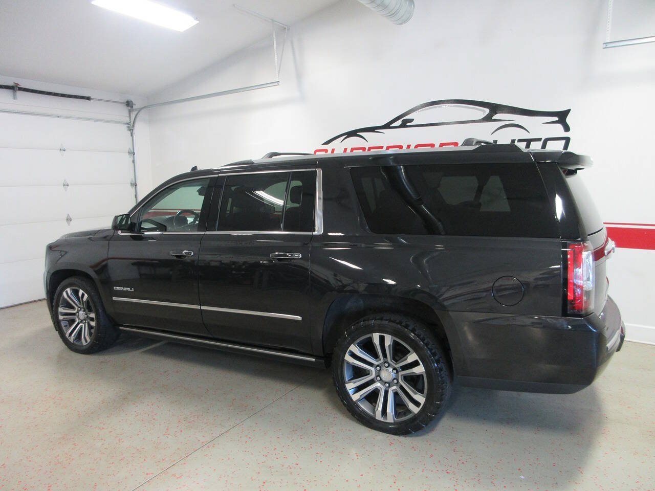Used 2020 GMC Yukon XL Denali w/ Denali Premium Package AWD/4WD image 3