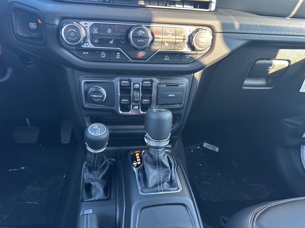 New 2025 Jeep Wrangler Unlimited Sahara AWD/4WD image 11