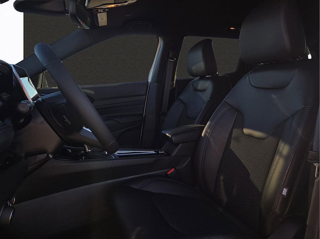 New 2026 Jeep Compass Latitude AWD/4WD image 12
