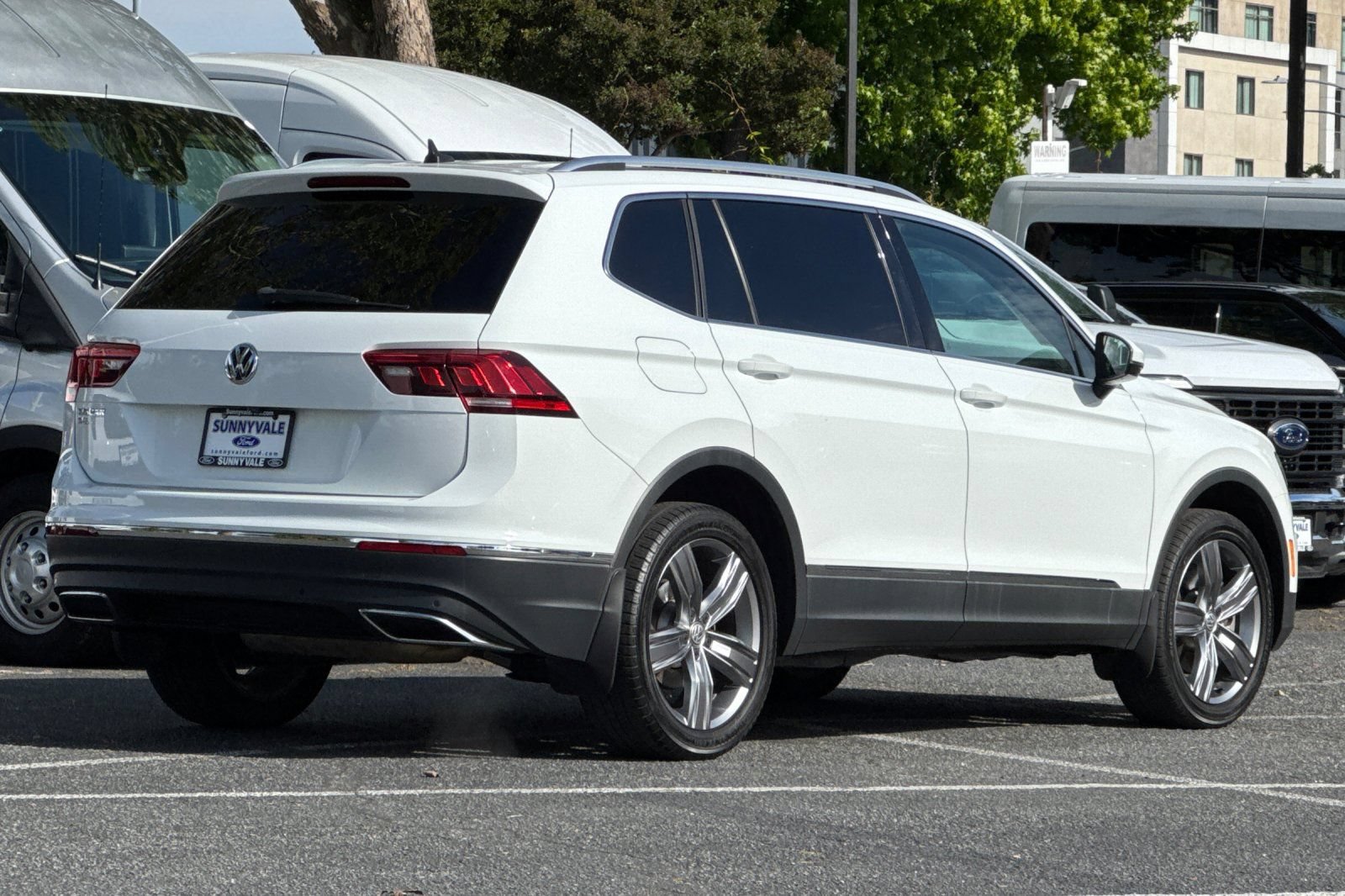 Used 2020 Volkswagen Tiguan SEL FWD image 4