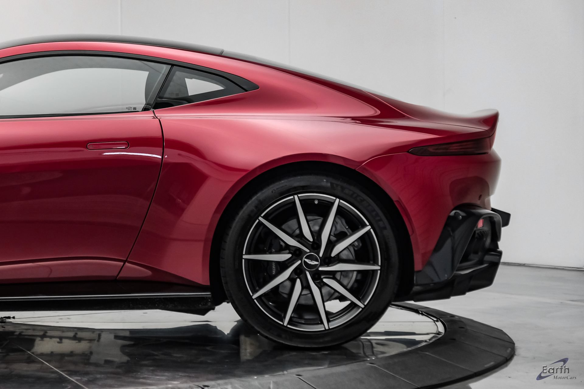 Used 2019 Aston Martin V8 Vantage Coupe RWD image 11