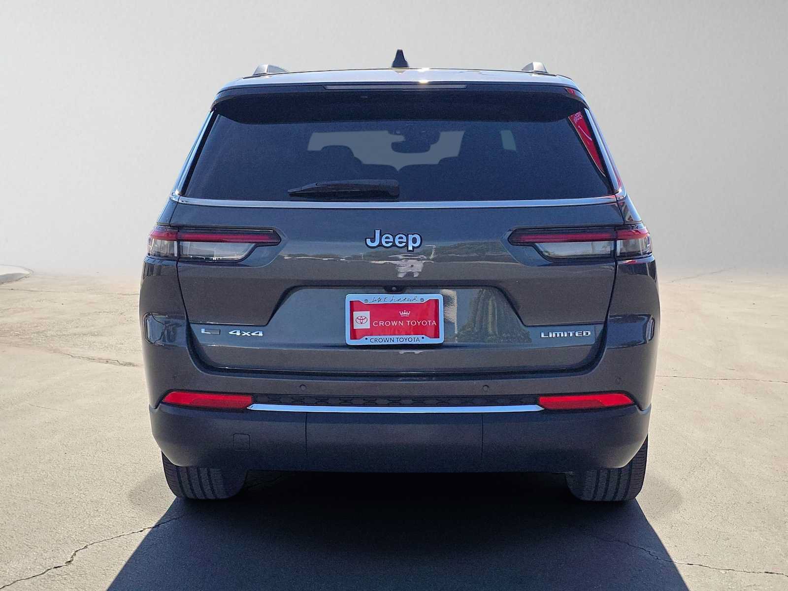 Used 2023 Jeep Grand Cherokee L Limited w/ Rear Seat Video Group I AWD/4WD image 4