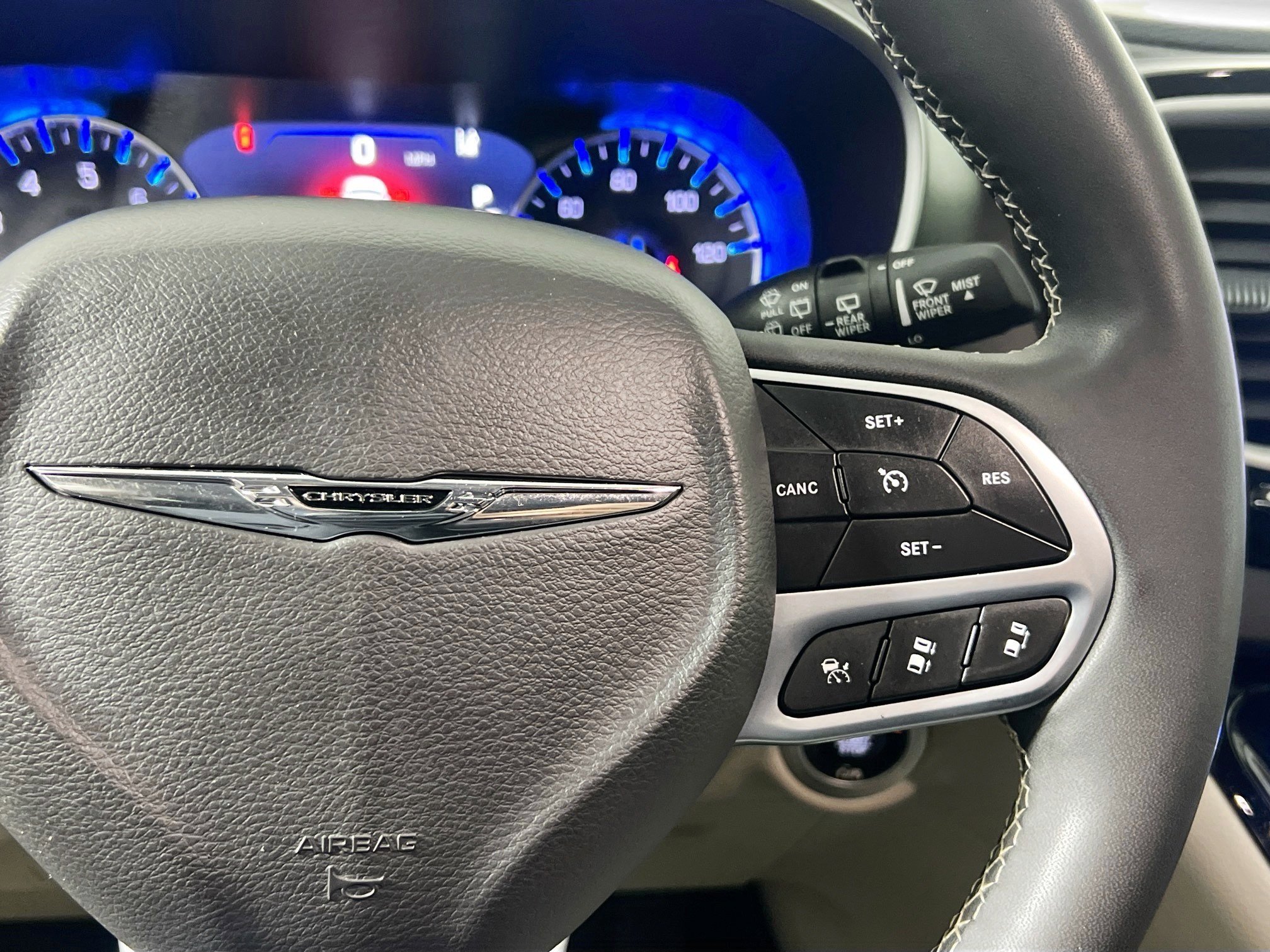 Used 2024 Chrysler Pacifica Touring-L image 19