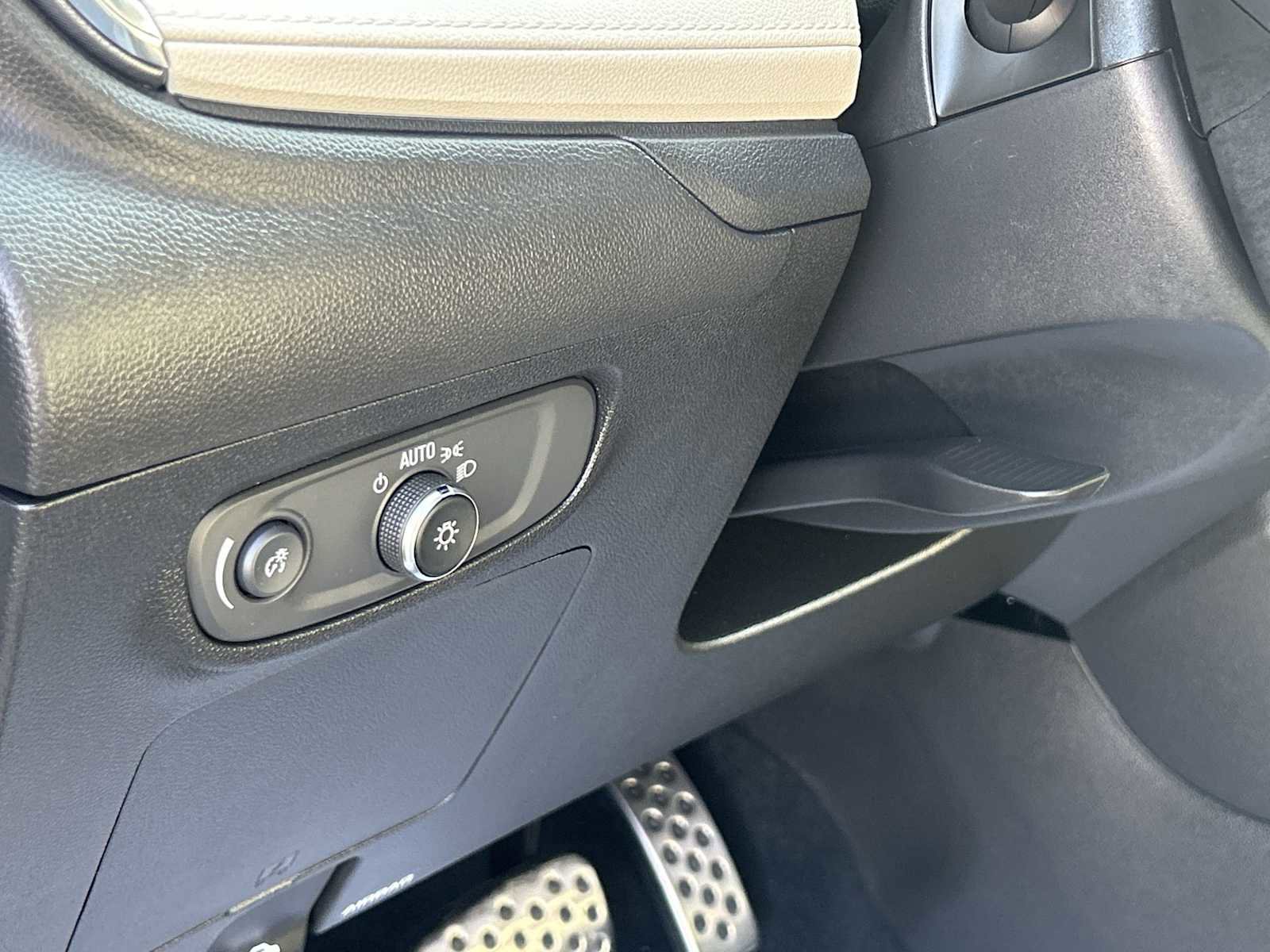 Used 2025 Buick Encore GX Avenir w/ Avenir Convenience Package image 16