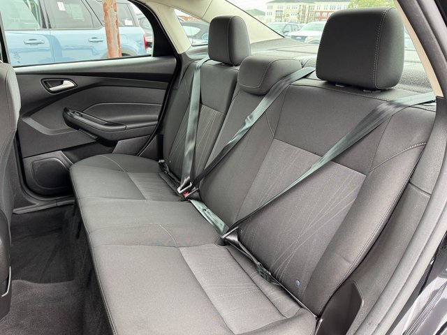 Used 2018 Ford Focus SE w/ SE Appearance Package image 16
