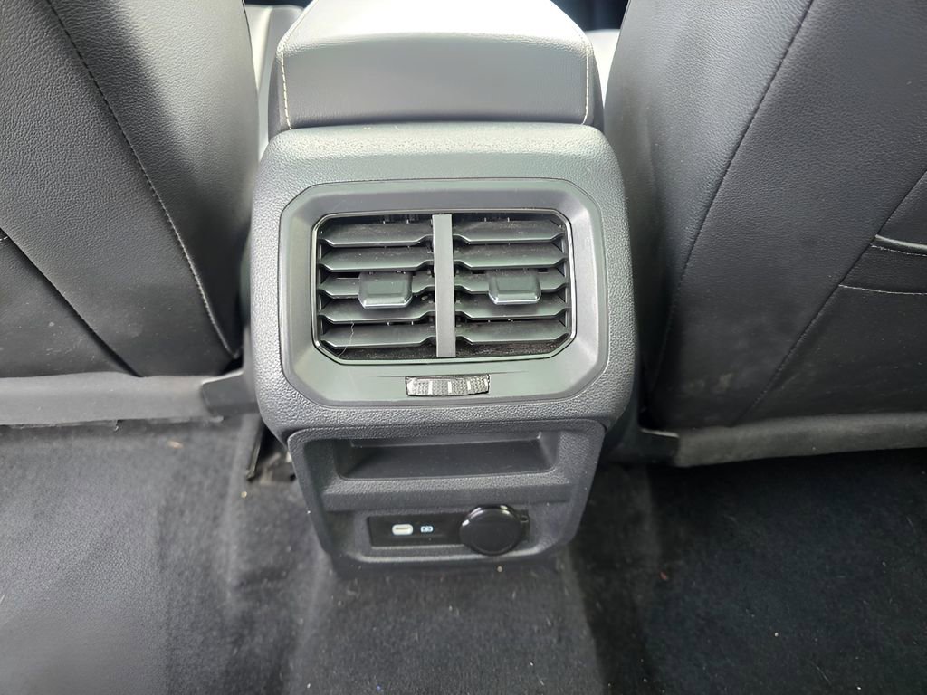 Used 2022 Volkswagen Tiguan SE R-Line image 25