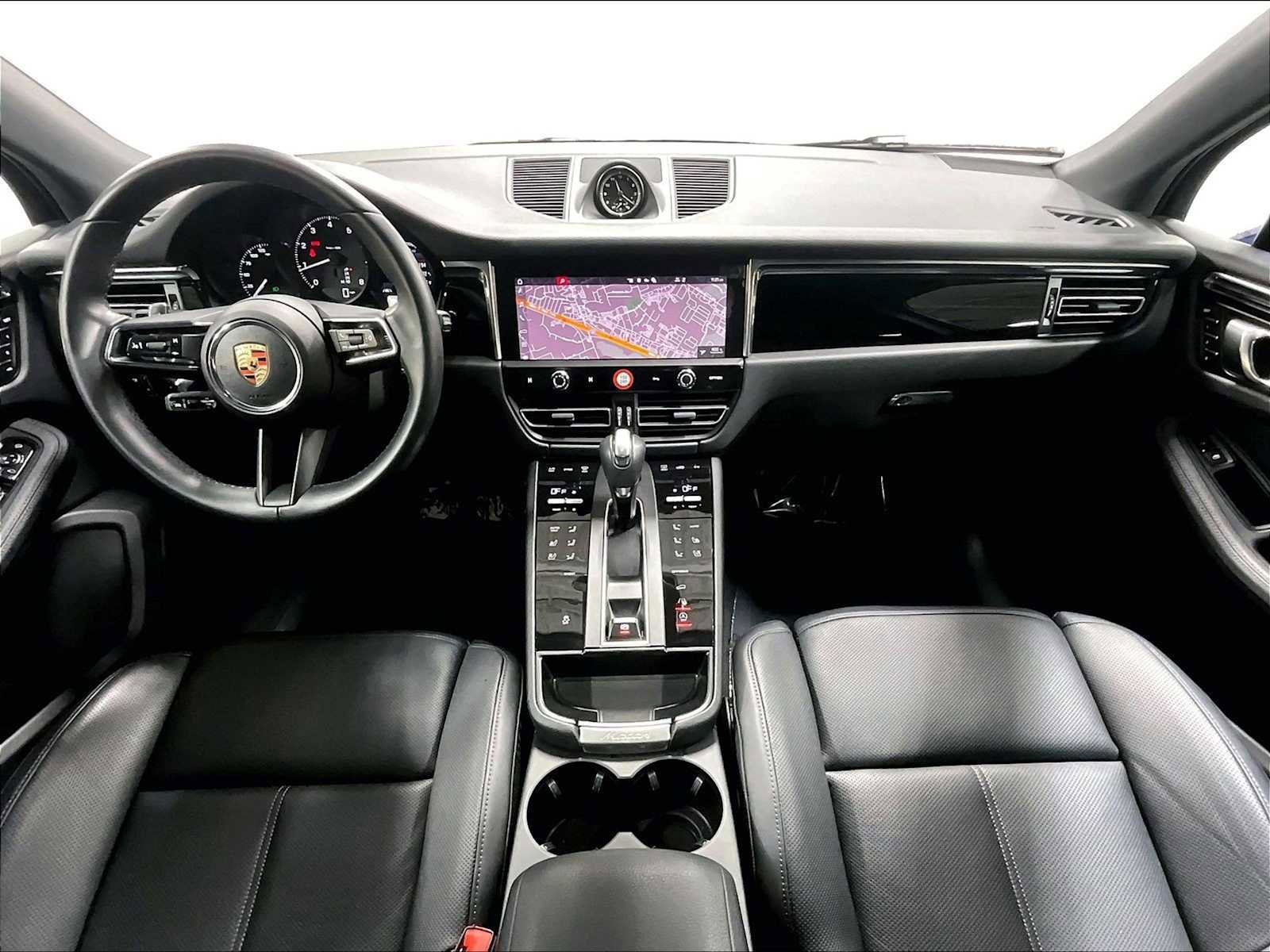 Used 2025 Porsche Macan image 17