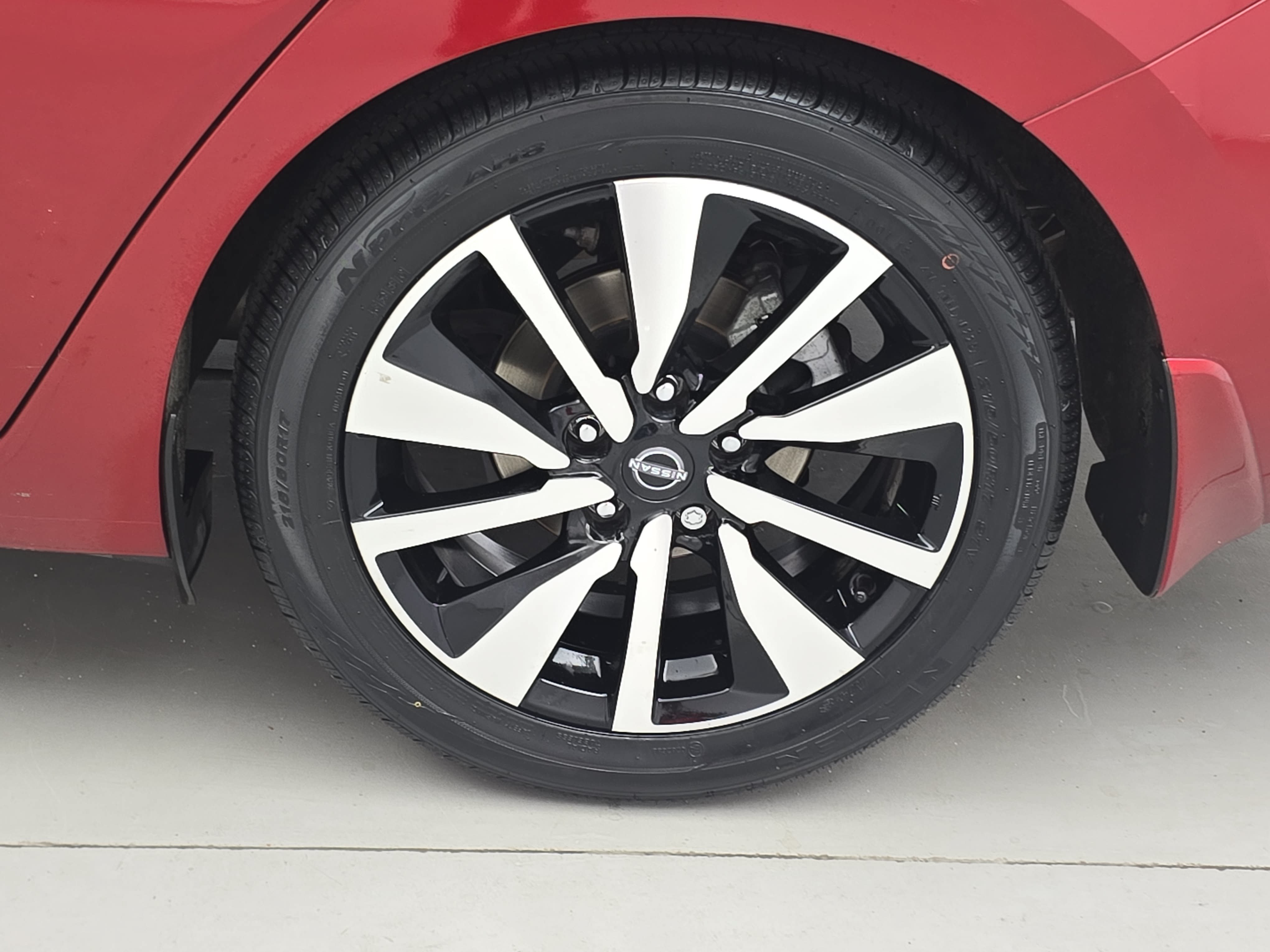 Used 2024 Nissan Sentra SV w/ SV Premium Package FWD image 32