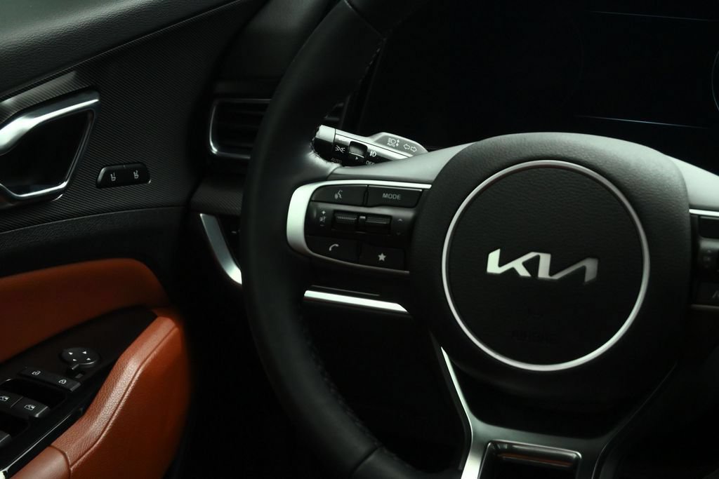 Certified 2025 Kia Sportage SX AWD/4WD image 42