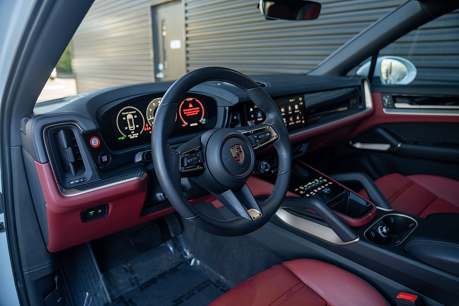 Certified 2025 Porsche Cayenne Coupe image 4