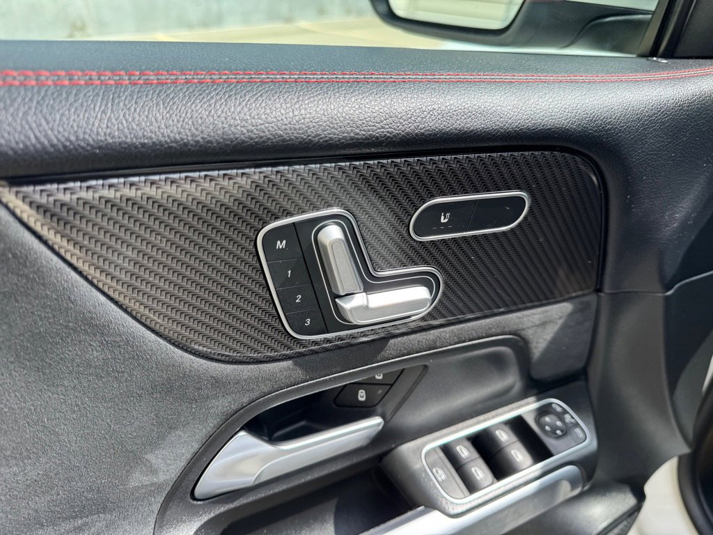 Used 2021 Mercedes-Benz GLB 250 4MATIC image 13