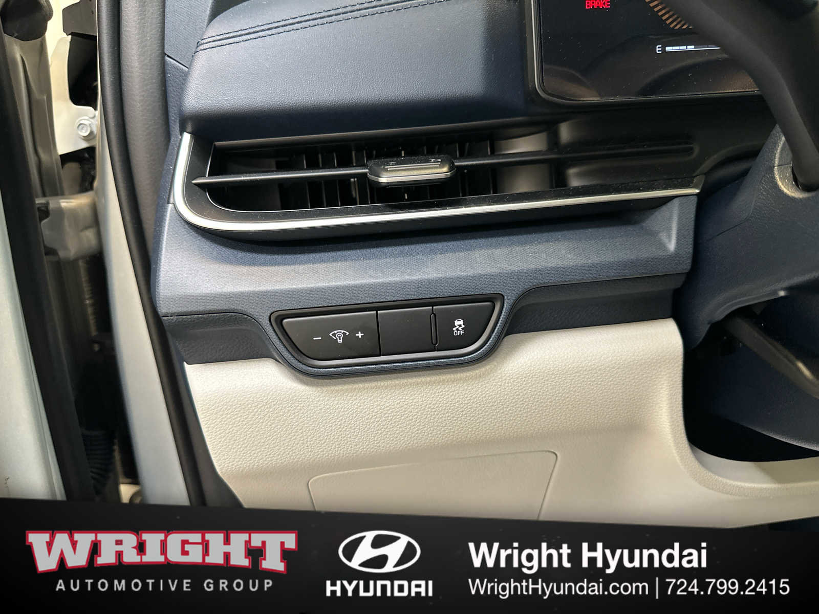 Used 2025 Kia Carnival EX FWD image 23