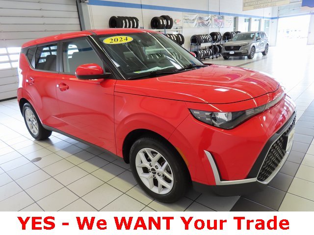 Used 2024 Kia Soul LX w/ Option Group 015 image 16