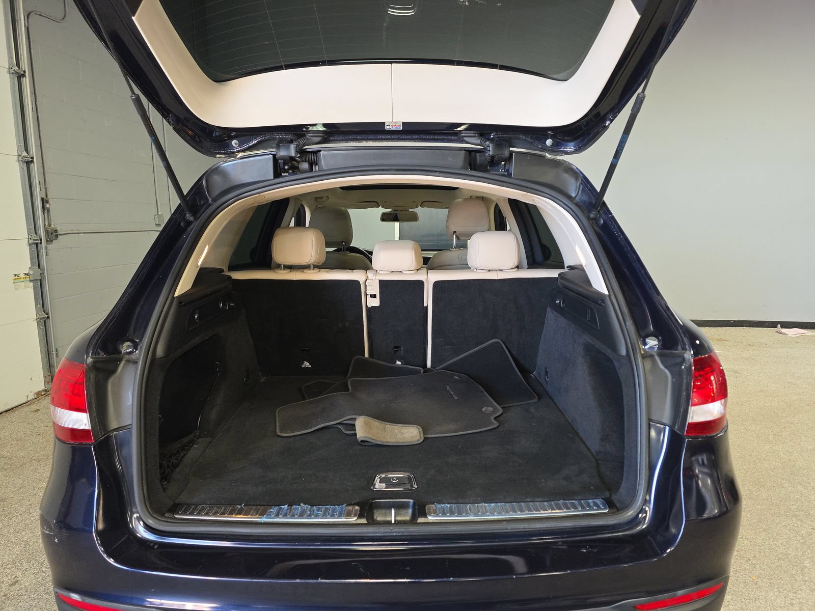Used 2019 Mercedes-Benz GLC 300 4MATIC w/ Premium Package image 15