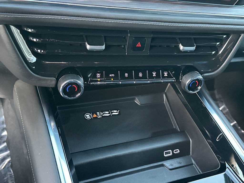 Used 2025 Chevrolet Suburban Z71 image 29