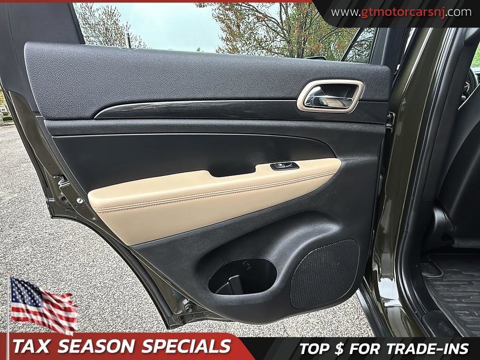 Used 2016 Jeep Grand Cherokee Laredo 75th Anniversary image 29