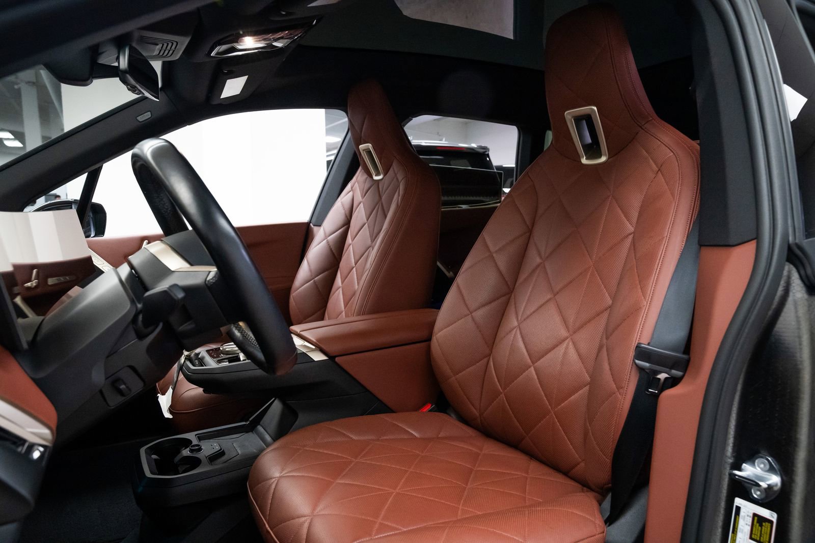 Used 2023 BMW iX xDrive50 w/ Sport Package image 17