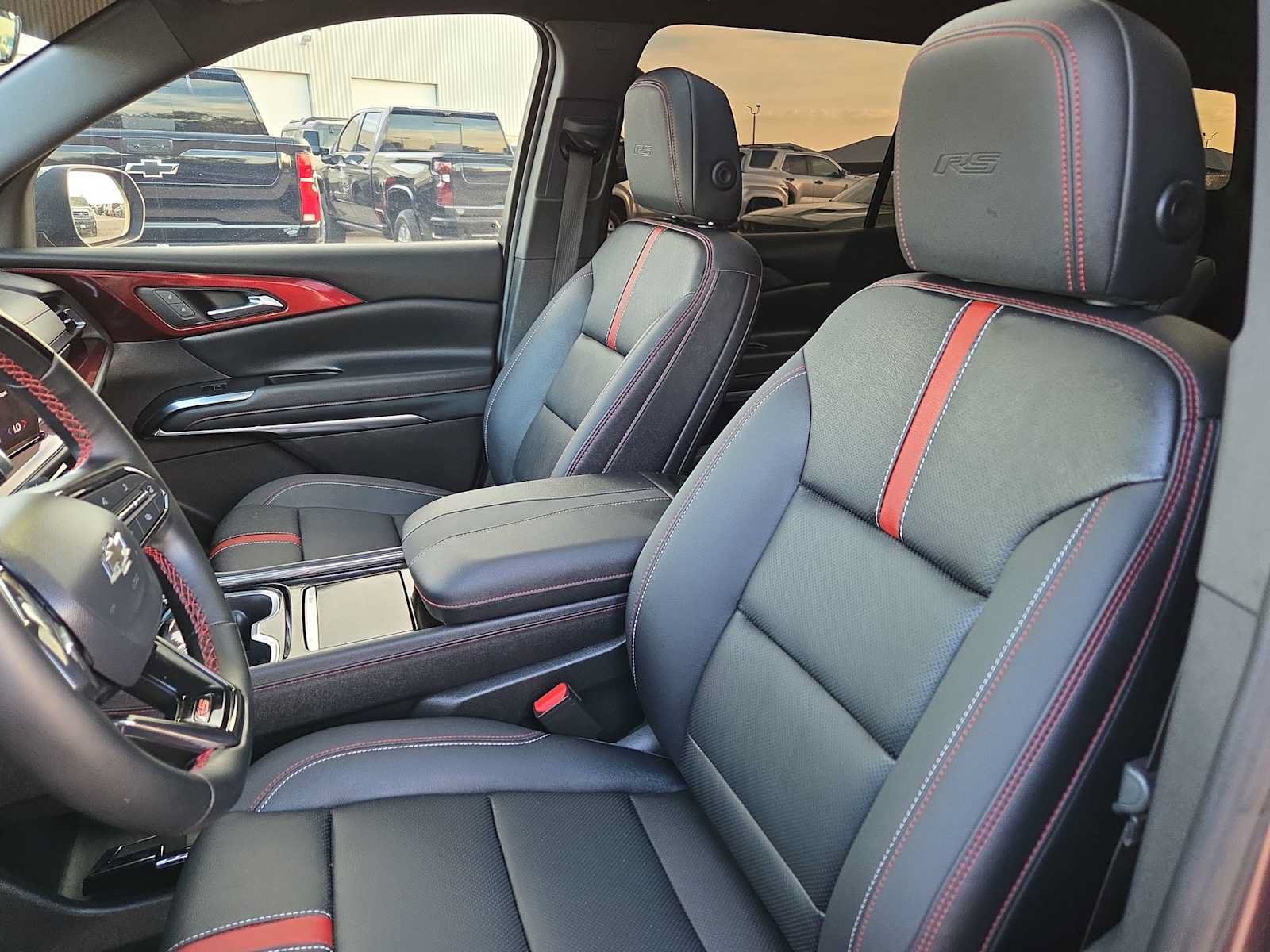 Used 2026 Chevrolet Traverse RS w/ LPO, Floor Liner Package FWD image 15