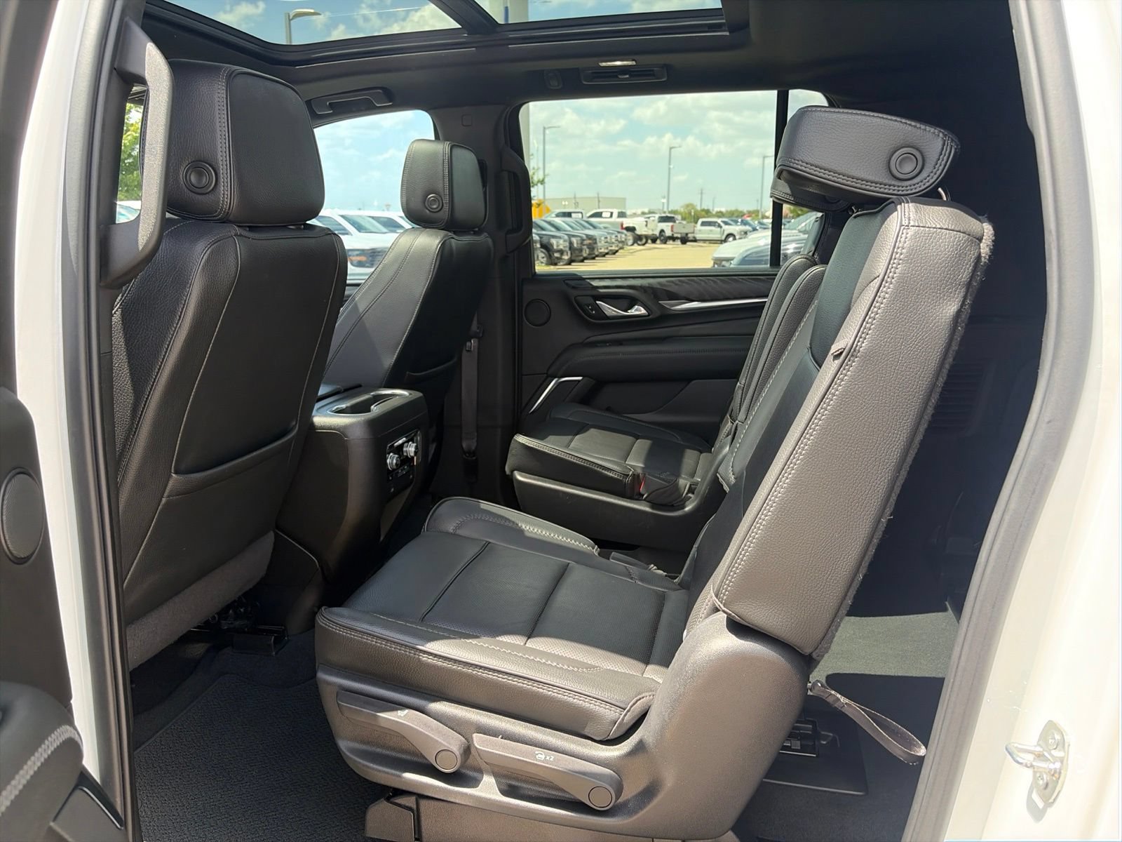 Used 2023 GMC Yukon XL Denali RWD image 19