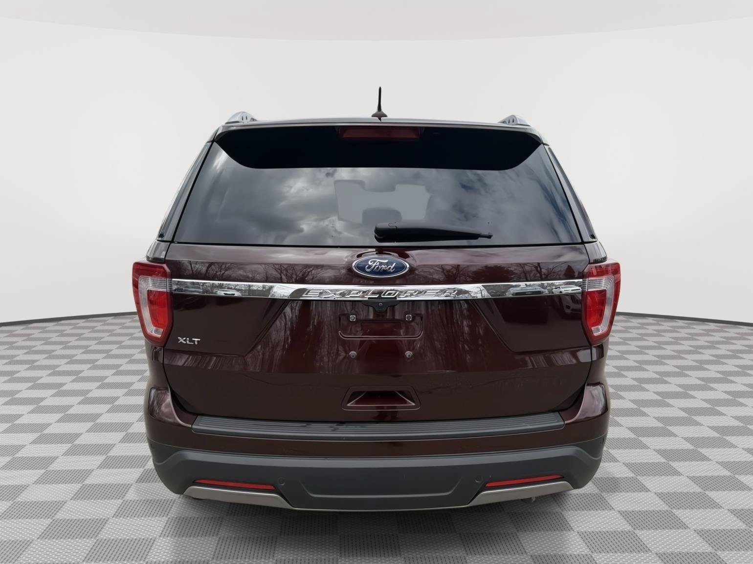 Used 2019 Ford Explorer XLT w/ Equipment Group 202A FWD image 6