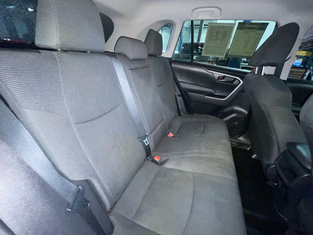 Used 2021 Toyota RAV4 LE image 28