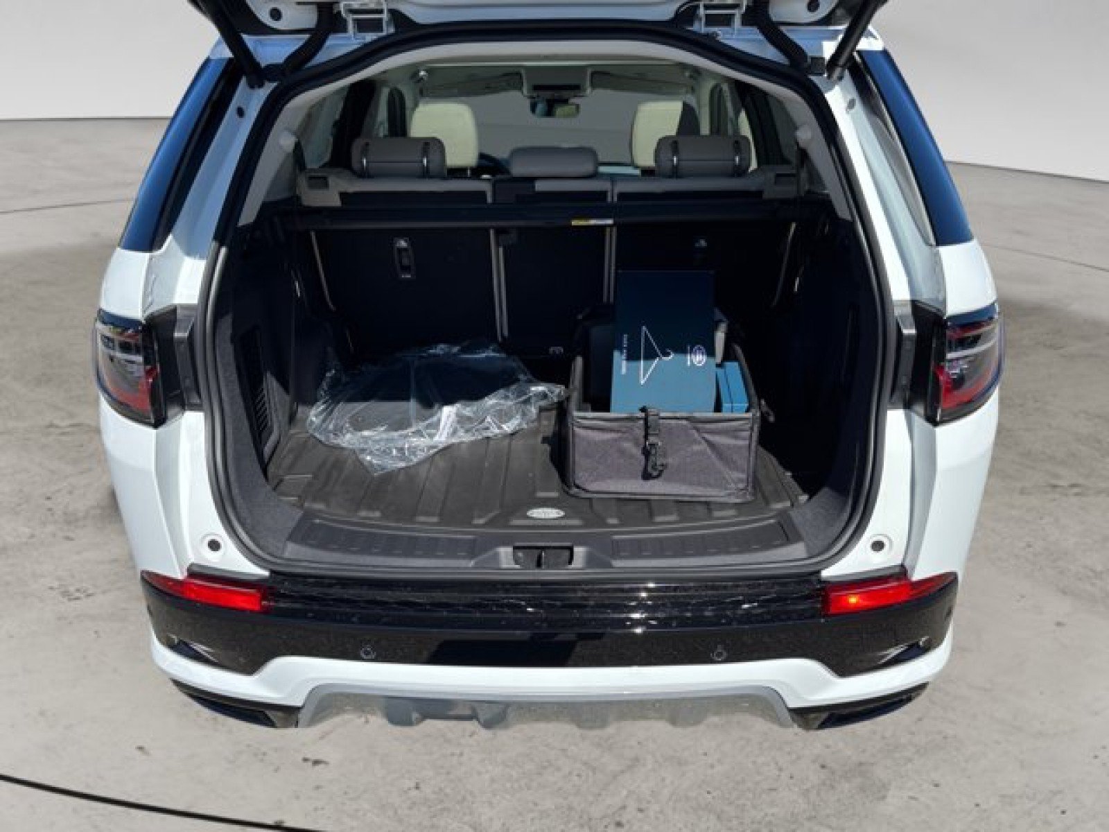 Used 2025 Land Rover Discovery Sport S AWD/4WD image 19