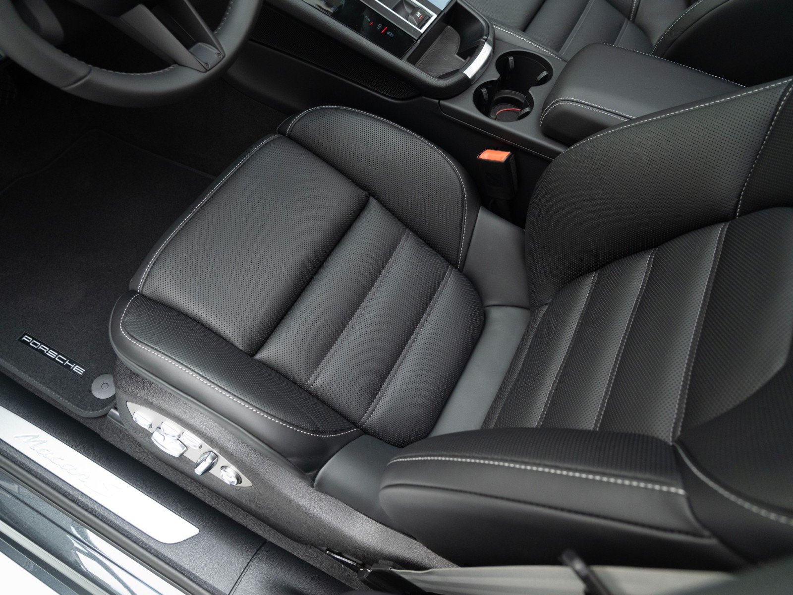 New 2026 Porsche Macan S AWD/4WD image 17