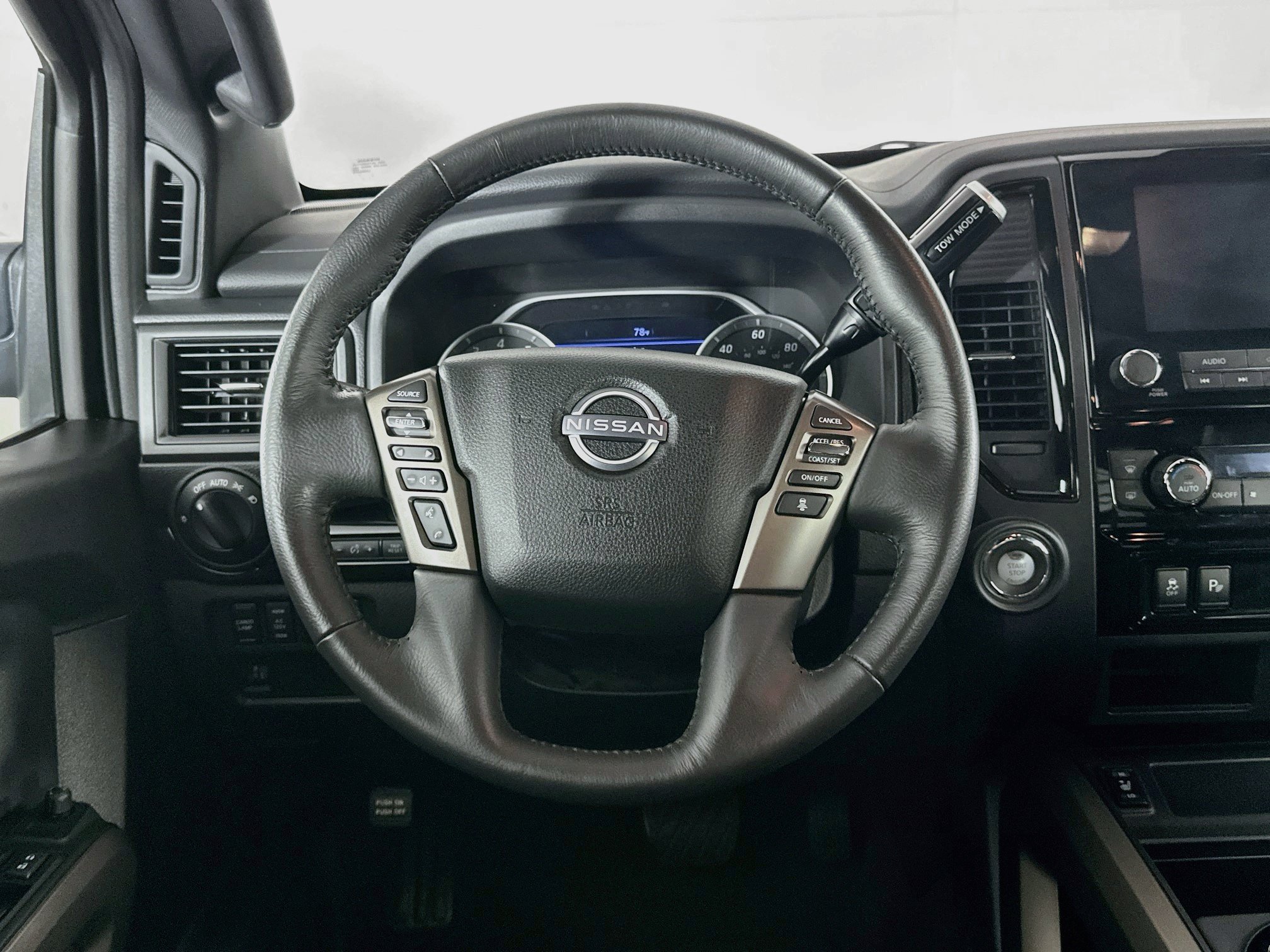 Used 2024 Nissan Titan SV w/ SV Bronze Edition Package RWD image 18