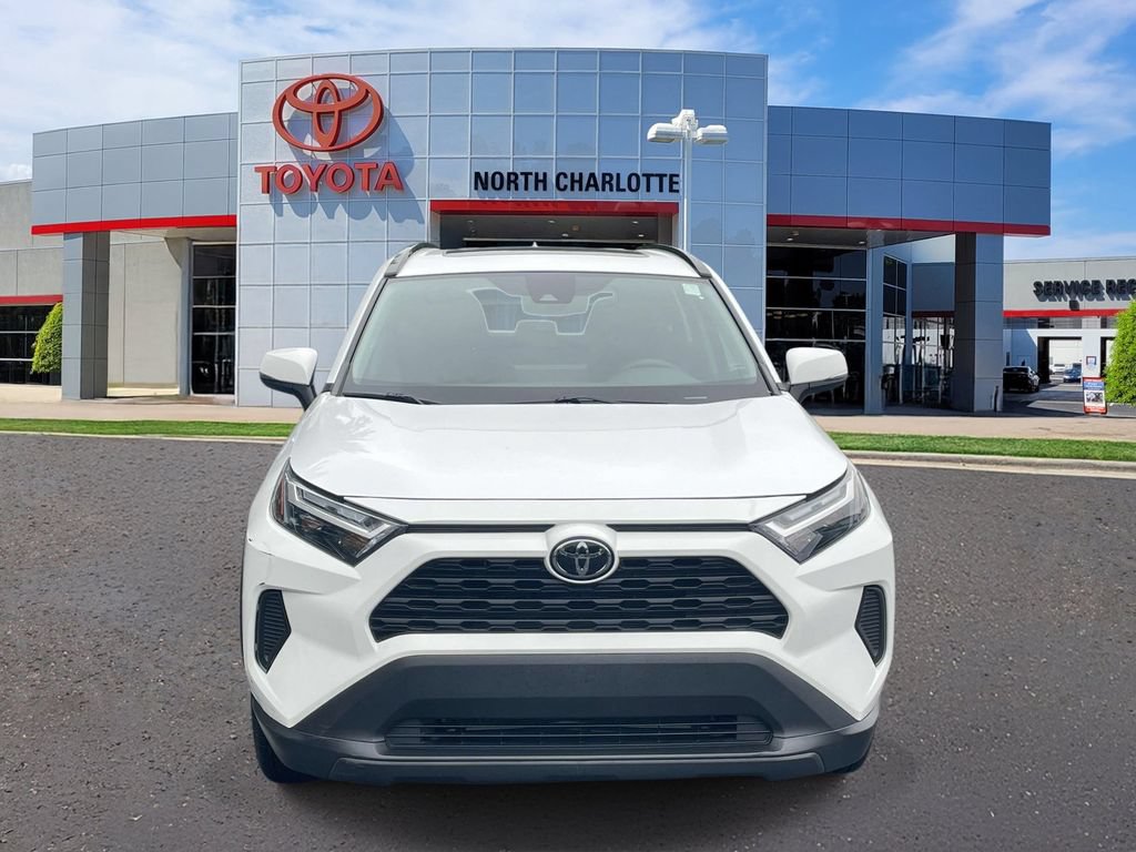 Used 2022 Toyota RAV4 XLE w/ Convenience Package FWD image 2
