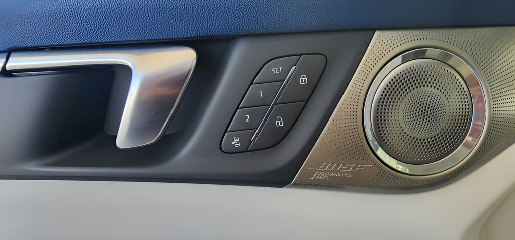 Used 2025 Buick Enclave Avenir w/ Super Cruise Package image 12