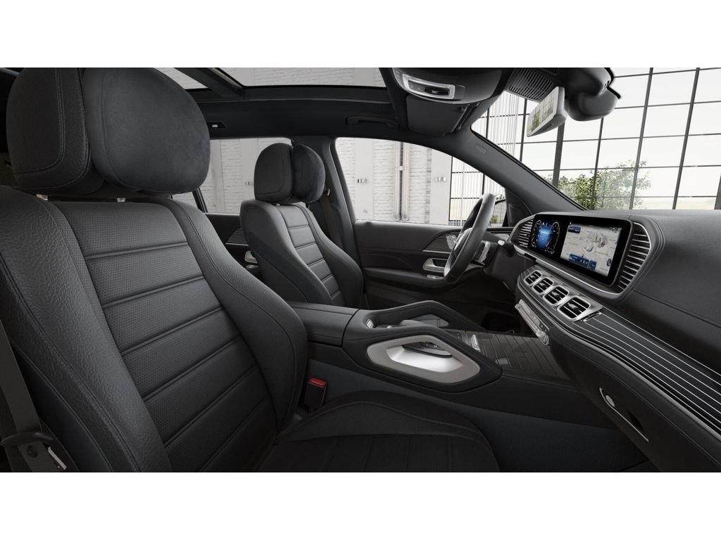 Used 2025 Mercedes-Benz GLS 580 4MATIC image 4