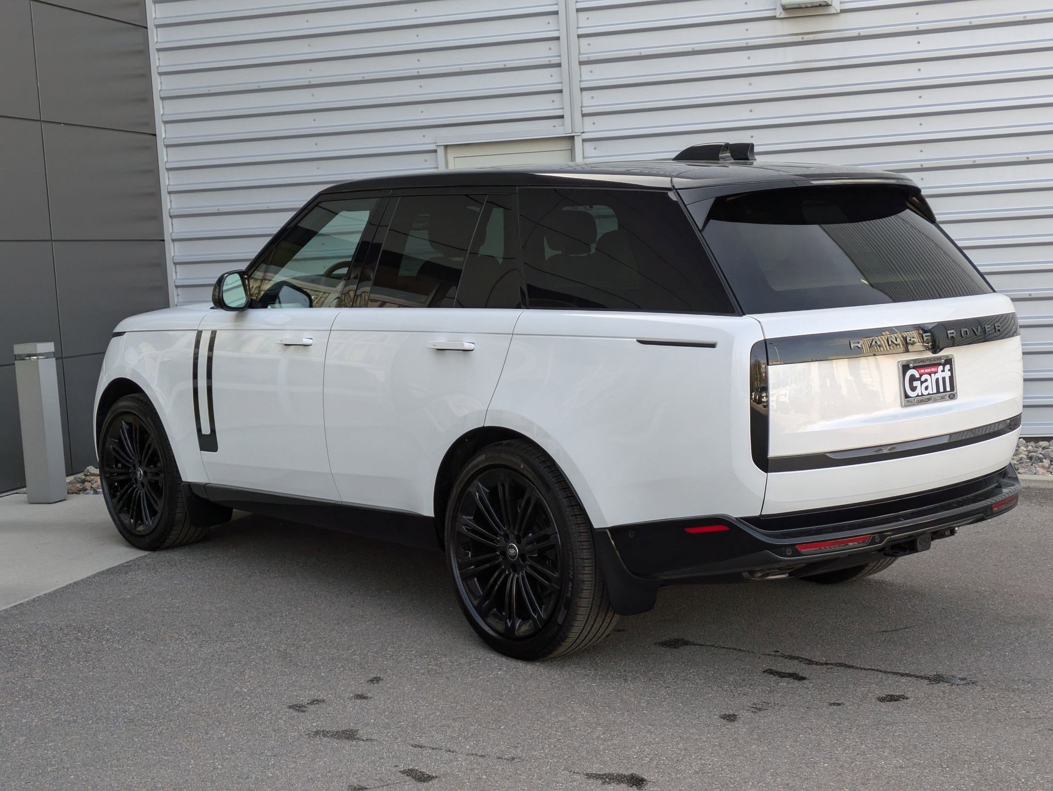 New 2025 Land Rover Range Rover SE image 3