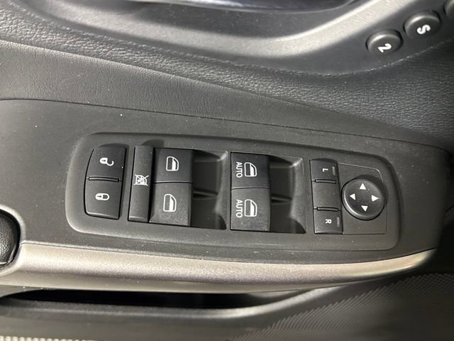 Used 2019 Jeep Cherokee Limited image 15