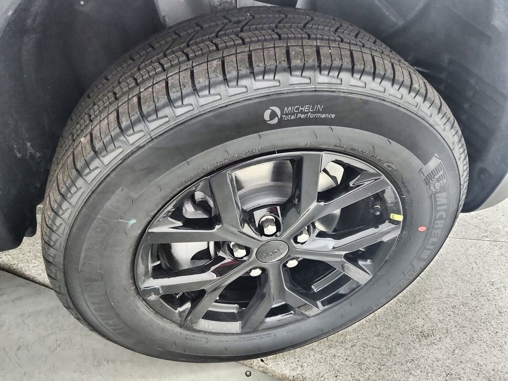 New 2026 Jeep Grand Cherokee Laredo image 34