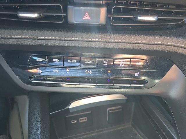 Used 2021 Buick Envision Essence w/ Sport Touring Package FWD image 31