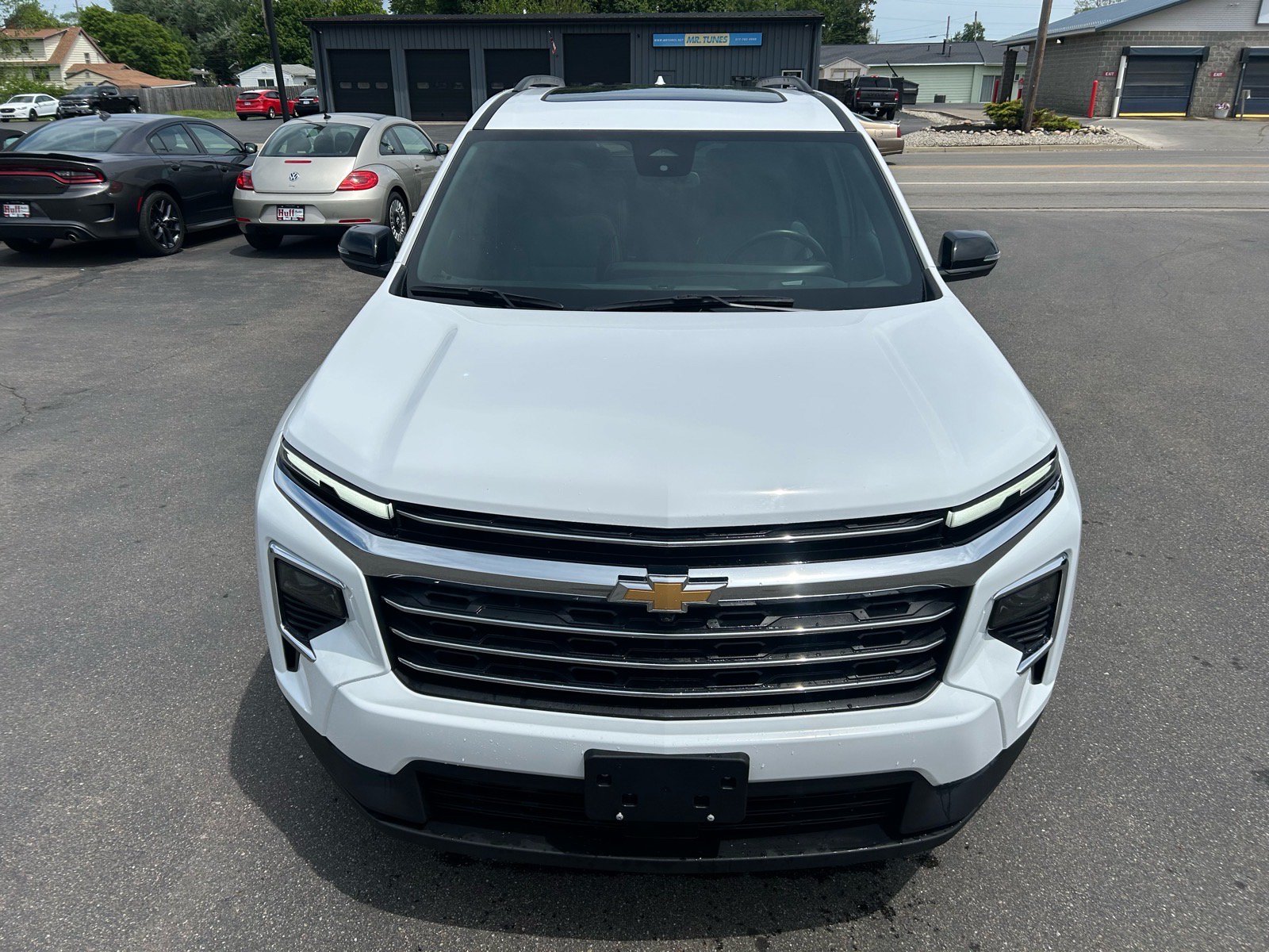 Used 2025 Chevrolet Traverse LT w/ Sun and Wheel Package AWD/4WD image 2