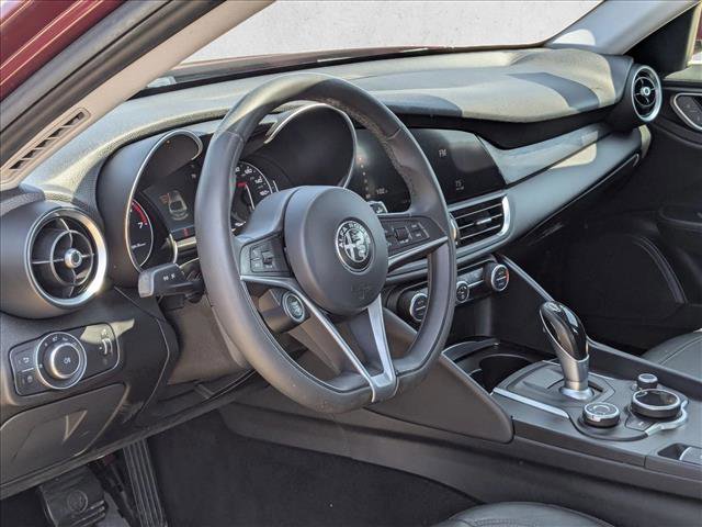 Used 2017 Alfa Romeo Giulia image 9