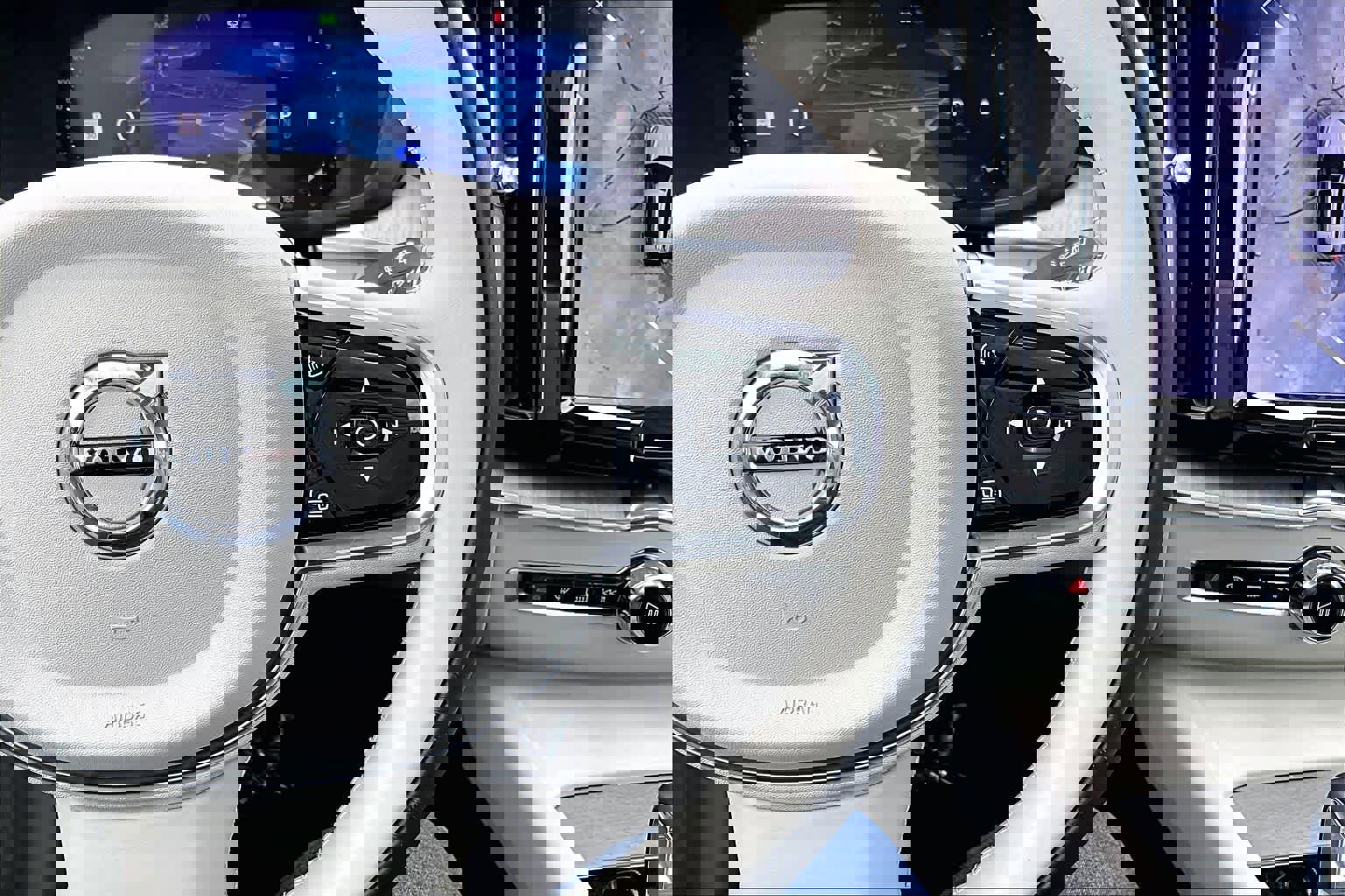 Certified 2024 Volvo XC60 B5 Plus w/ Protection Package Premier image 24