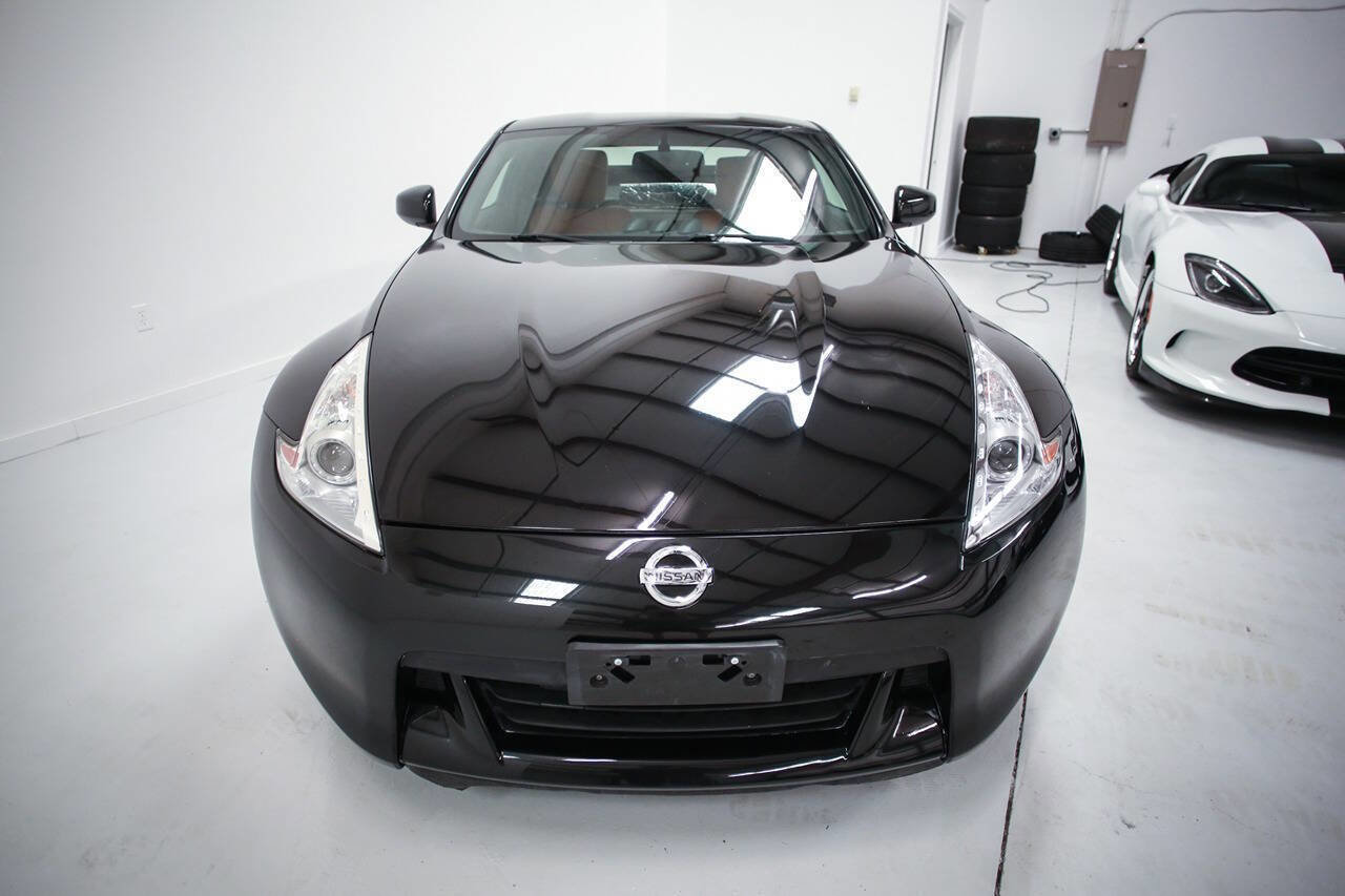Used 2011 Nissan 370Z Touring w/ Sport Pkg RWD image 2
