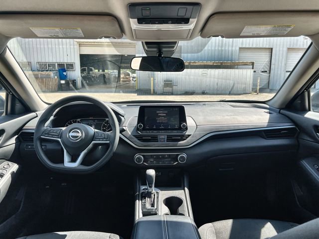 Used 2025 Nissan Altima 2.5 SV image 19