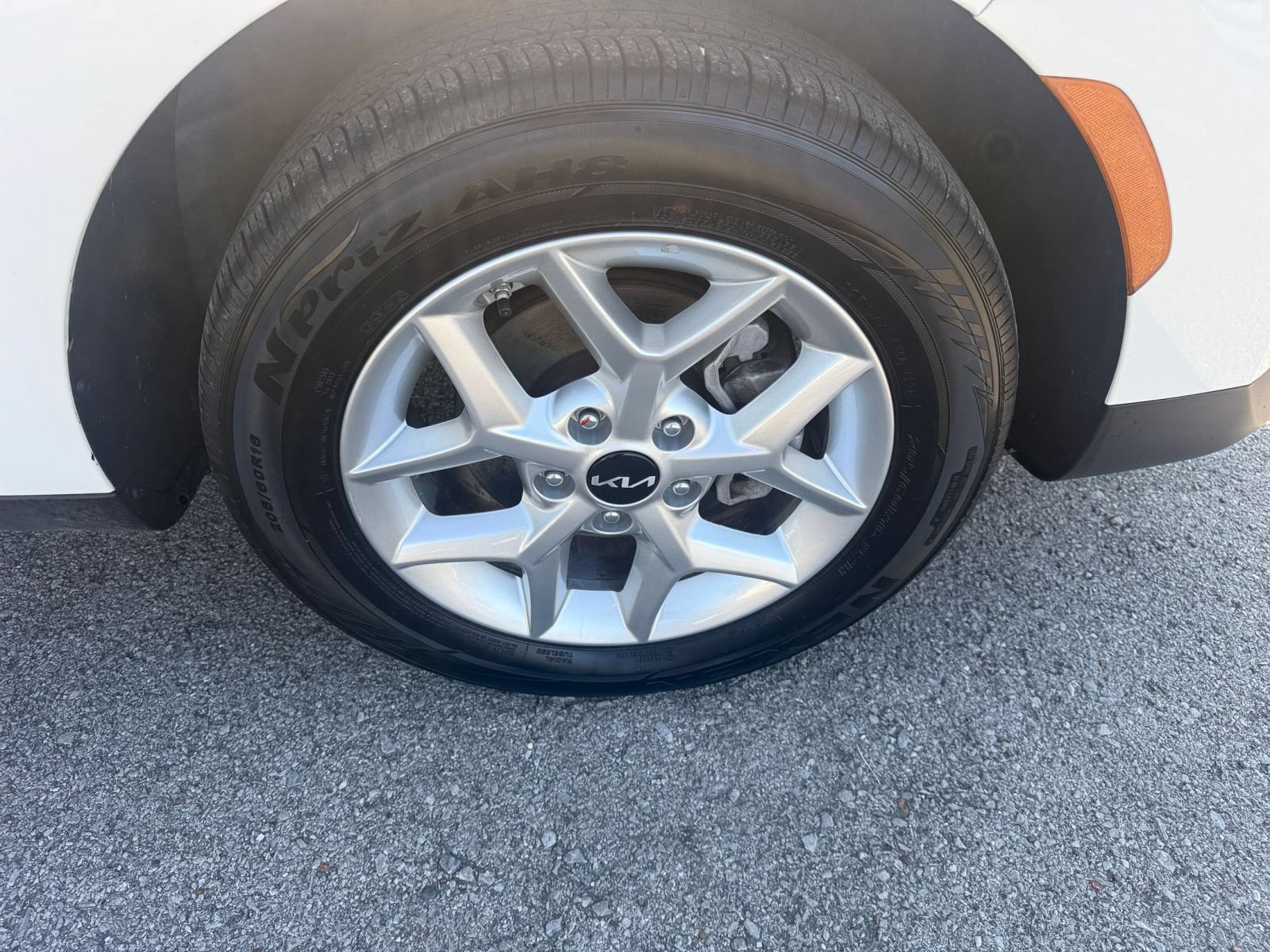 Used 2025 Kia Soul LX w/ LX Technology Package FWD image 28