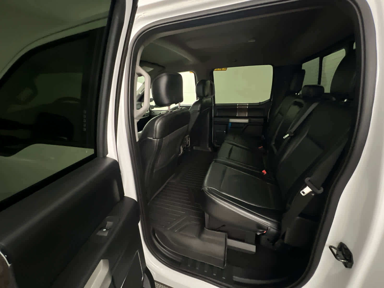 Used 2019 Ford F250 Lariat w/ Lariat Ultimate Package AWD/4WD image 14