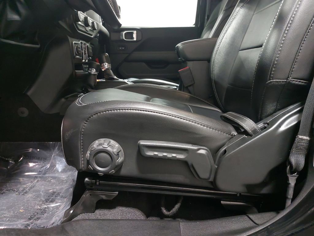 Used 2022 Jeep Wrangler Unlimited Sahara w/ Cold Weather Group image 29