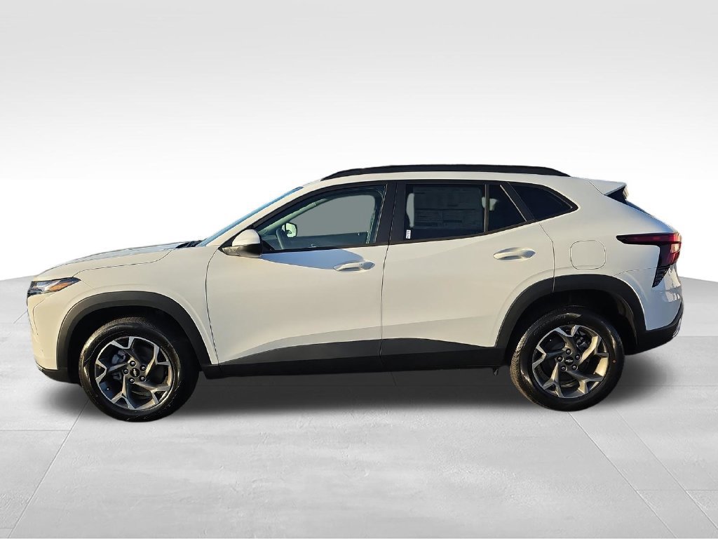 New 2026 Chevrolet Trax LT w/ LT Convenience Package FWD image 2