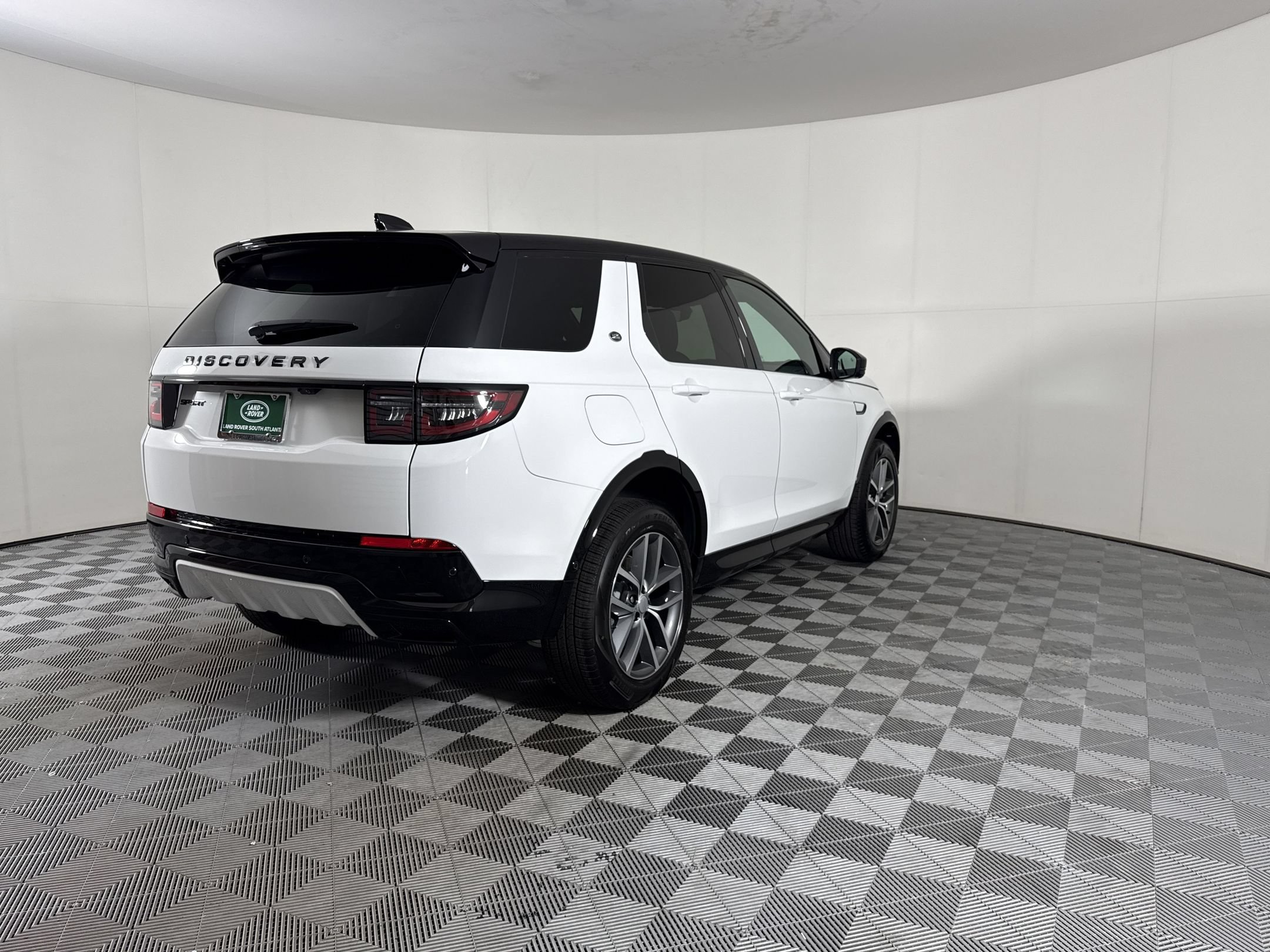 New 2026 Land Rover Discovery Sport Landmark AWD/4WD image 9